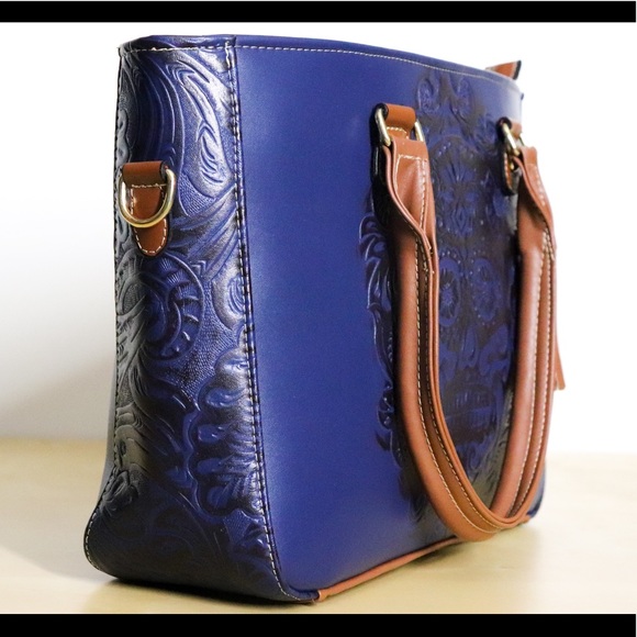 Elisa skull engraved handmade bag/crossbody - Picture 5 of 9